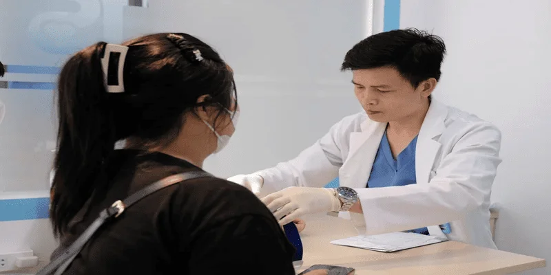 Từ Bắc Ninh, khi chậm con nên khám tại tỉnh hay xuống Hà Nội để đỡ mất thời gian vòng vo?